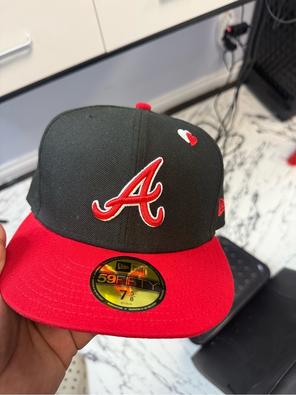 New Era 59fifty Atlanta Braves with Red and White Hearts Size 7 5/8